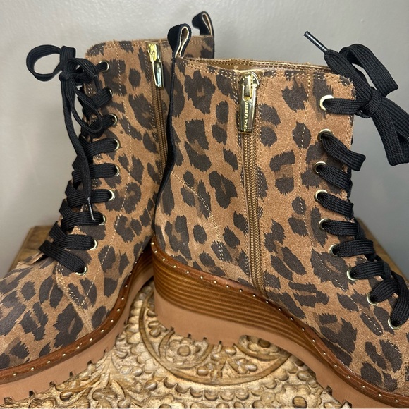Vince Camuto Women’s Debsen Leopard Print Lug Sole Wedge Booties Sz 9 - Picture 5 of 10